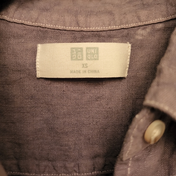 Uniqlo botton down linen top. - Picture 2 of 4